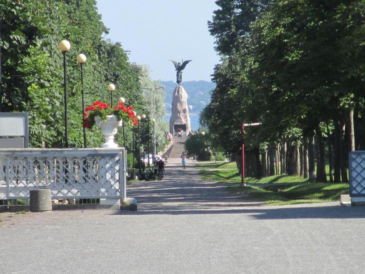 1 Bedroom Apartment Near Kadriorg Swan Pond Tallinn Eksteriør billede
